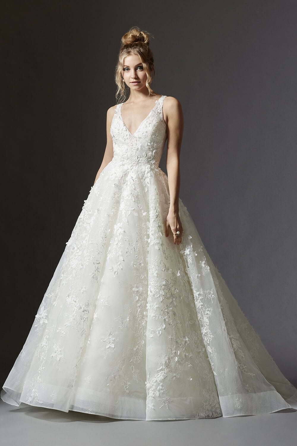 ウェディングドレス (Von Lazaro) VERA WANG BRIDE_ Dress：BIENVENIDA VERA WANG GINZA （ヴェラ